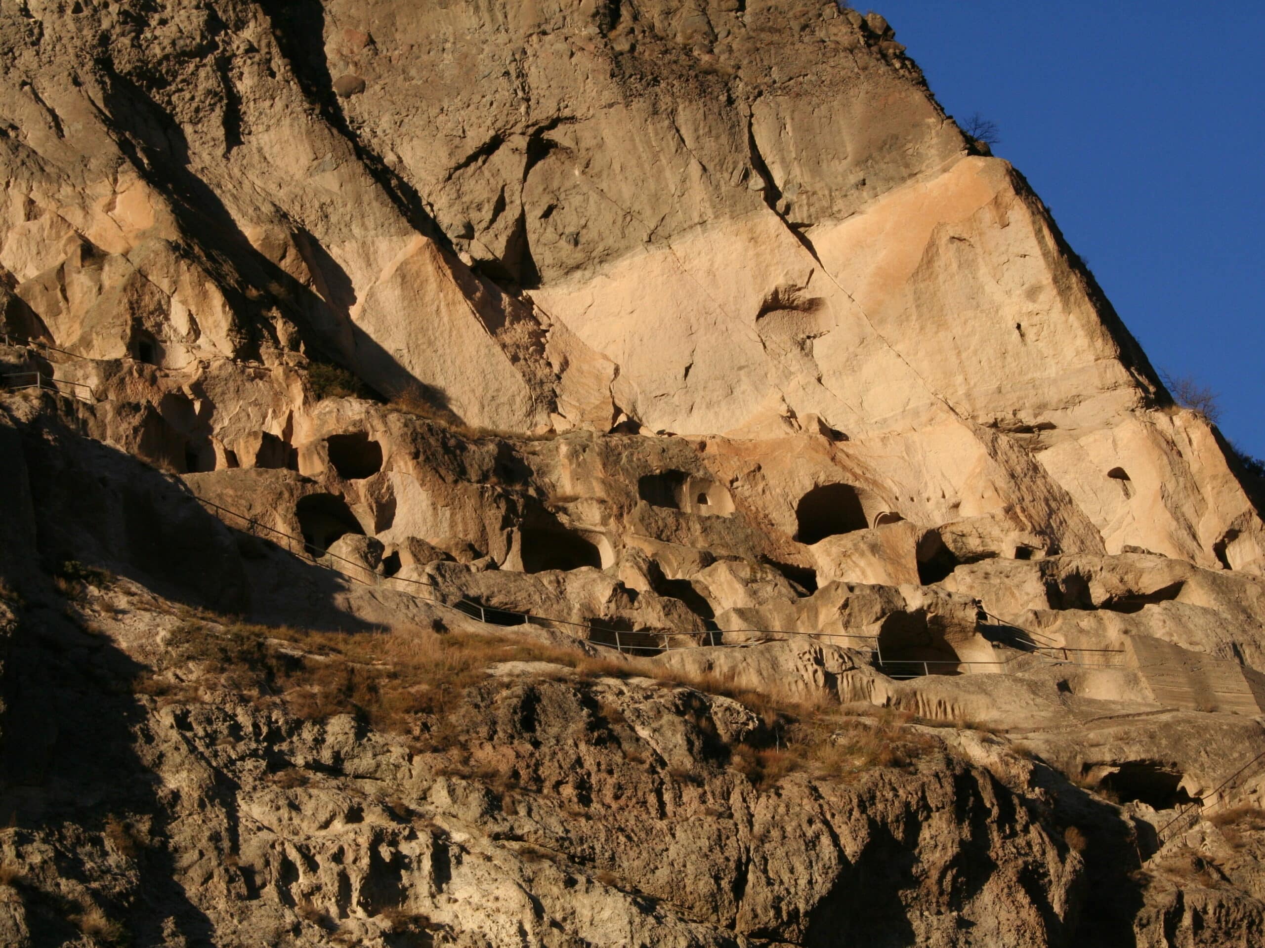 Höhlen von Warzia